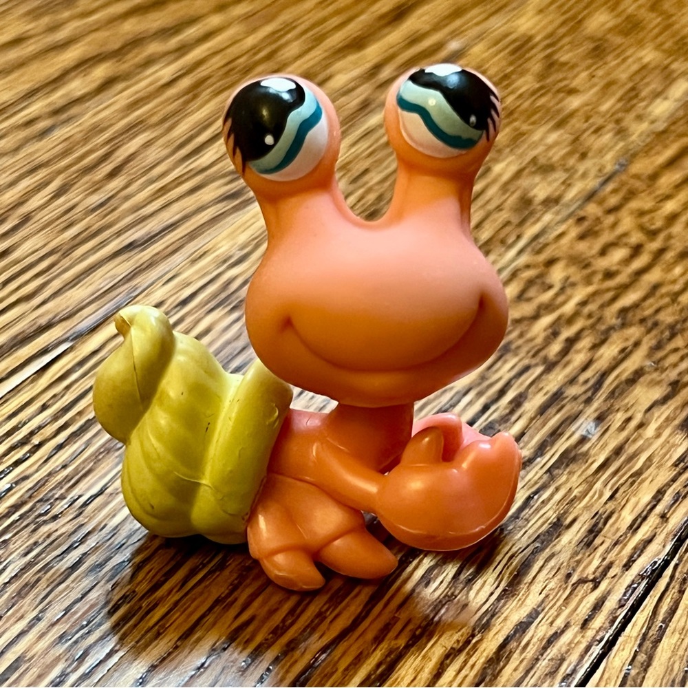 Littlest Pet Shop LPS #929 HERMIT CRAB Pink Body Yellow Shell Blue Eyes